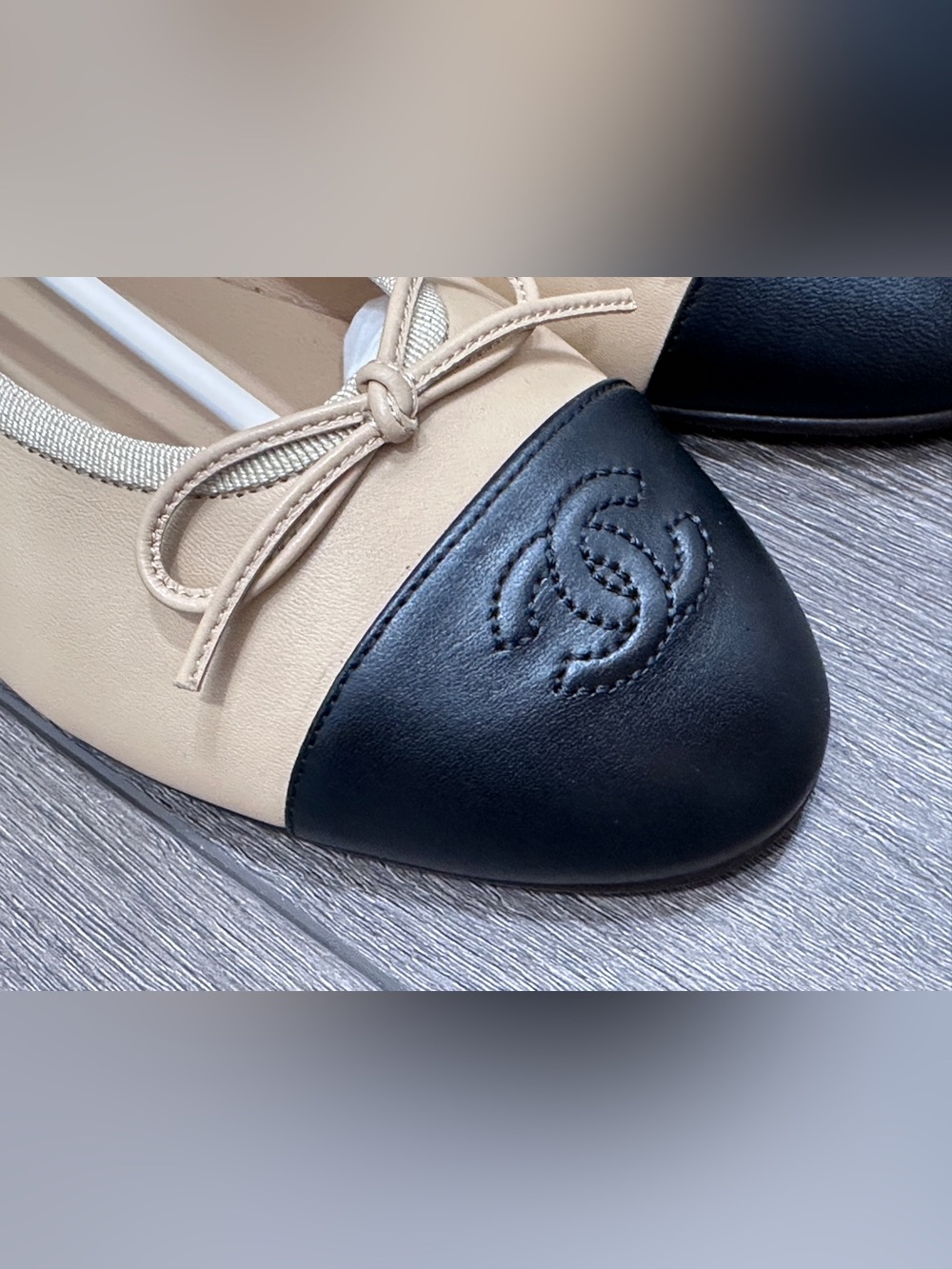 CHANEL CC LOGO BEIGE & BLACK LEATHER BALLET BALLERINA FLATS SHOES Size 38.5C - Picture 8 of 13